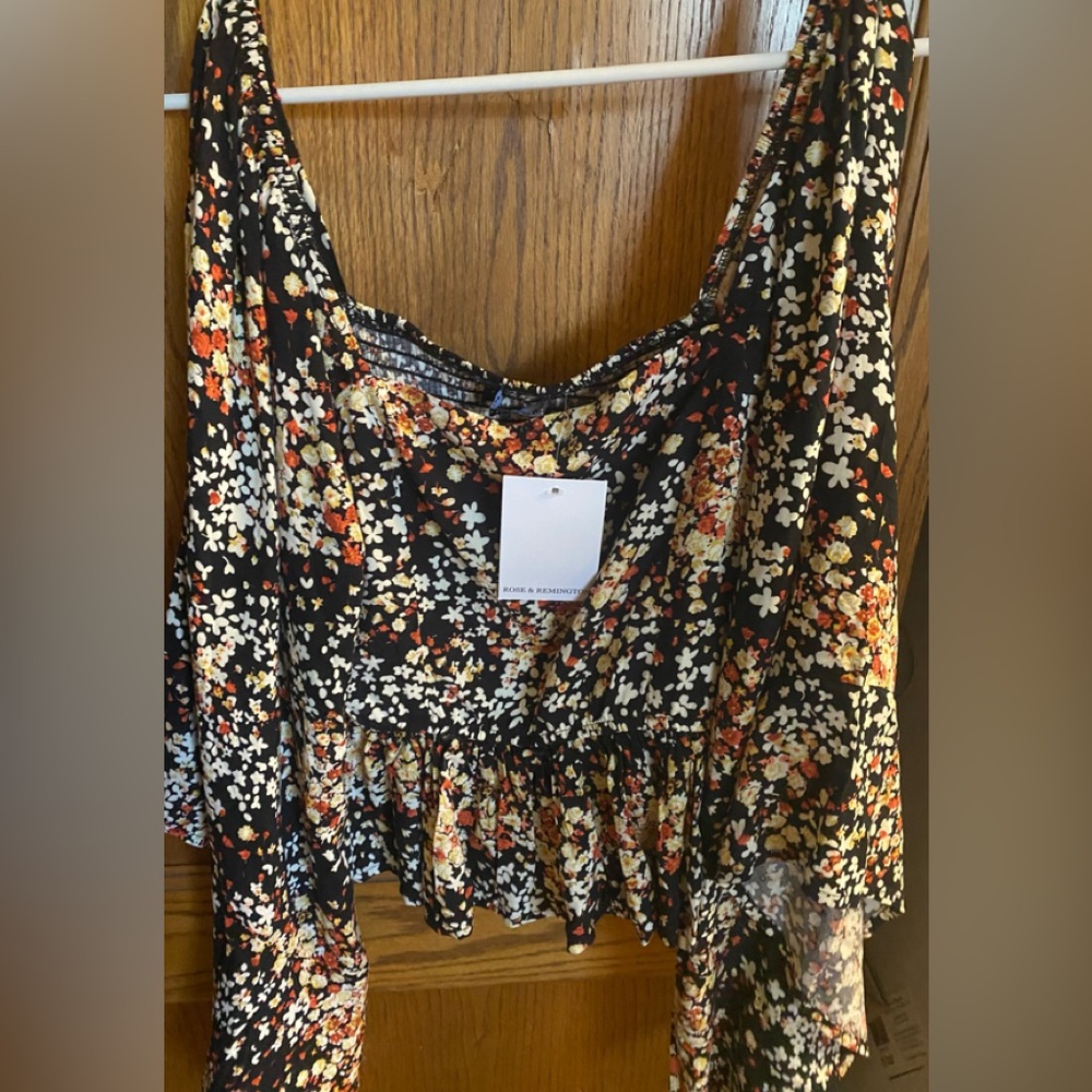 Women’s Shop Neighbor Los Angeles Rose & Remington Boho Floral Print Top - Picture 10 of 10